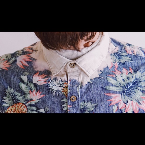 Pineapple 🍍 Button down - Picture 3 of 5